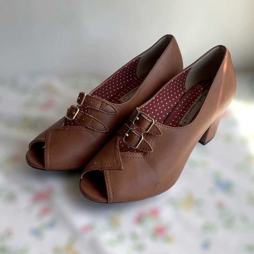 1940's Inspired Front Peep Double Buckle Heel